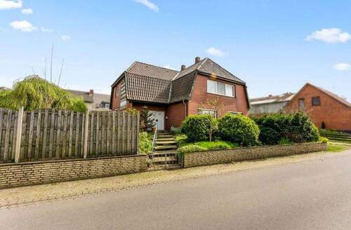 Hausansicht - 9 Zimmer Mehrfamilienhaus, Wohnhaus zum Kaufen in Lamstedt
