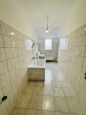 Badezimmer - 3 Zimmer Etagenwohnung zur Miete in Magdeburg