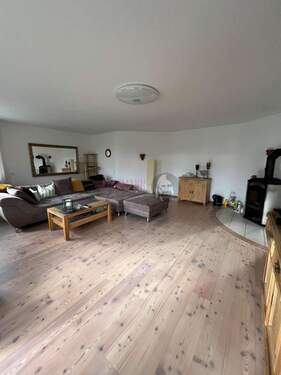 Haus 1 Wohnzimmer - 1 Zimmer Mehrfamilienhaus, Wohnhaus in Pürgen