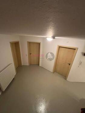 Haus 1 Flur im KellergeschossFlur - Mehrfamilienhaus, Wohnhaus mit 545,00 m&sup2; in Pürgen zum Kaufen