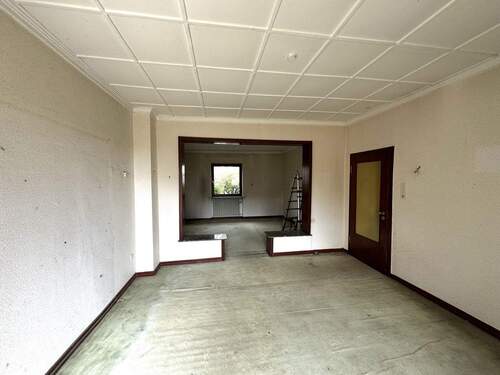 Wohn- Esszimmer - 6 Zimmer Doppelhaushälfte zum Kaufen in Saarbrücken