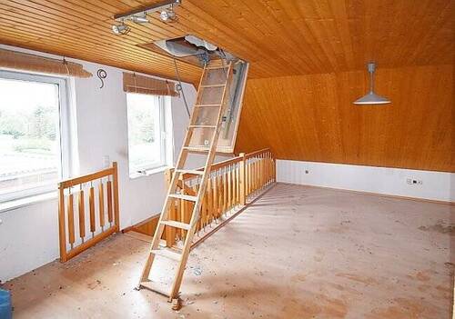 ...ein Galeriezimmer im Dachgeschoss - 