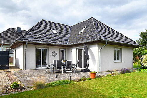 Wohnfertig und alles auf einer Ebene - Zwei Häuser... - 390.000,00 EUR Kaufpreis, ca.  394,00 m² Wohnfläche