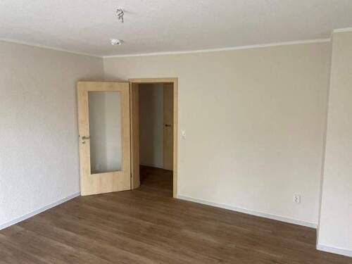 Wohnzimmer - Etagenwohnung mit 60,90 m&sup2; in Oschersleben zur Miete