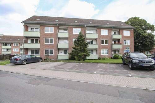 Außenansicht - Provisionsfrei: Leerstehende 2-Zimmer-Wohnung mit Potenzial in Eutin