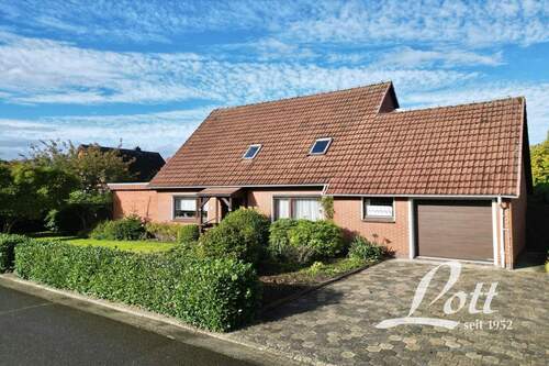 Drohnenaufnahmen - Einfamilienhaus mit 126,20 m&sup2; in Apen / Augustfehn zum Kaufen