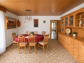 Cozy Esszimmer im Retro-Stil.jpeg - 