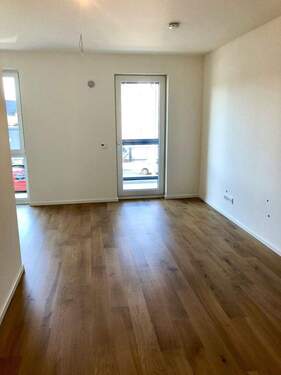 Wohnzimmer, unmöbliert - 