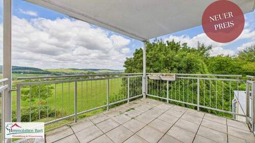 Aussicht vom Balkon - PERL: SOFORT FREI! 107 M² WOHNUNG + 2 GARAGEN + TOLLE AUSSICHT!