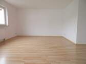 Wohnzimmer - 3 Zimmer Etagenwohnung zur Miete in Zwickau