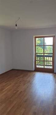 Schlafzimmer mit Zugang auf den Balkon - Etagenwohnung mit 110,00 m&sup2; in Eggstädt zur Miete