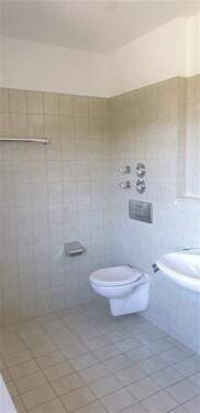 Badezimmer mit Badewanne - 