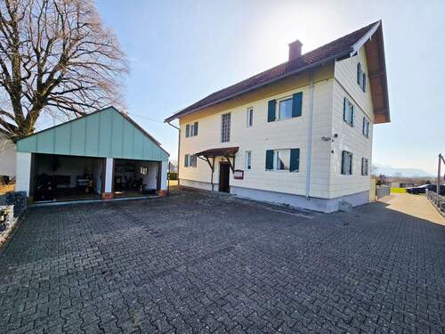 Hof mit zwei Garagen - 1 Zimmer Mehrfamilienhaus, Wohnhaus zum Kaufen in Waltenhofen