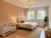 Schlafzimmer Einrichtungsbeispiel - Helle 2-Zimmer-Wohnung mit Balkon in ruhiger Weißenseer Lage