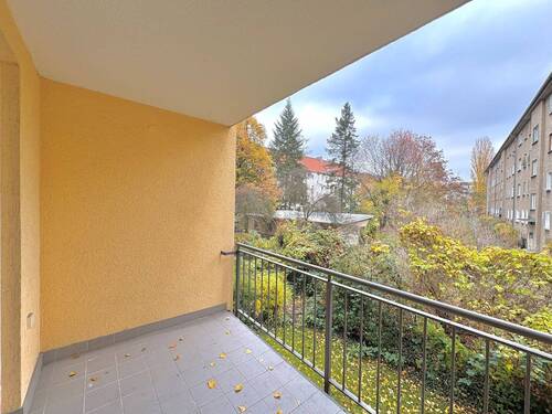 Balkon mit Blick ins Grüne - 