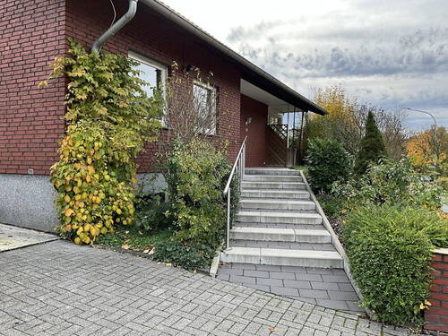 Bild 1 - Zweifamilienhaus mitten in Delbrück