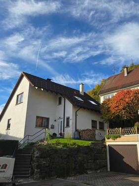 Haus mit Garage und Treppe - 5 Zimmer Einfamilienhaus zum Kaufen in Albstadt
