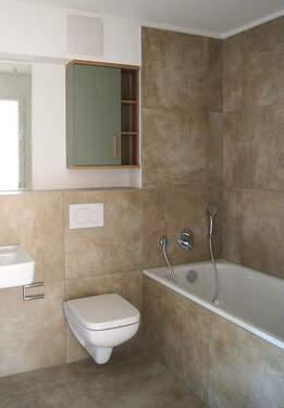 Bad mit Badewanne - 