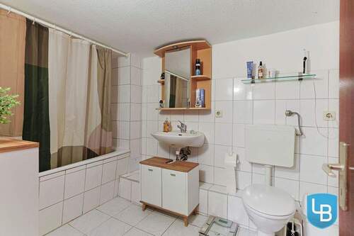 Wannenbad im Keller - 