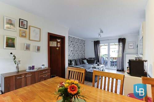 Großzügiges Wohnzimmer - 