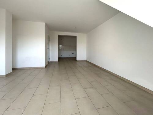 Wohnzimmer/Zugang Küche - 4 Zimmer Etagenwohnung zum Kaufen in Leverkusen