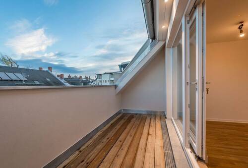 Balkon/Terrasse - Frisch sanierte 2-Zimmer-Dachgeschosswohnung mit Charme und Weitblick