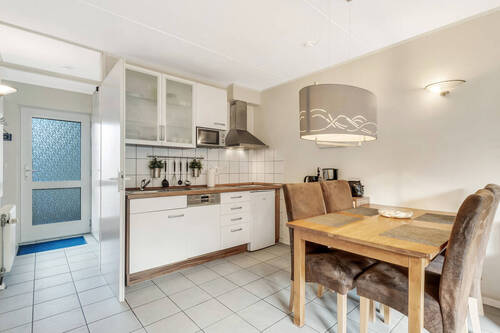 Wohnzimmer mit offener Küche - 