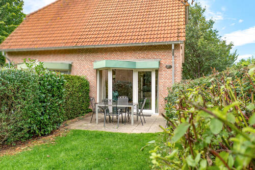 Rückseite mit Terrasse - 