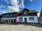 Ansicht Straße - Wohn-Geschäftshaus zentral in Schmallenberg!
