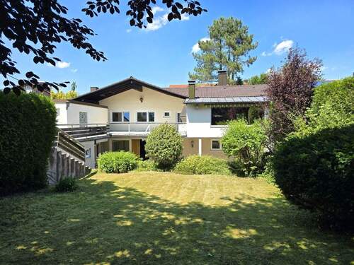 Hausansicht - Großzügiges Anwesen inkl. Einliegerwohnung und Baureserve in Brunnthal