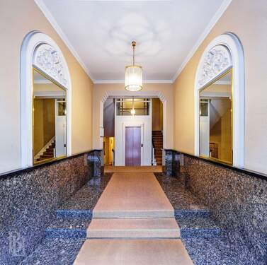 Hauseingang - Vermietete 2-Zimmer-Wohnung mit verkürzter Restnutzungsdauer