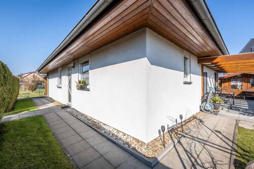 Hauseingang und Terrasse - 