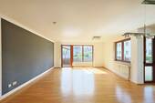 Großer, lichtdurchfluteter Wohnbereich - Helle 4,5-Zimmer-Wohnung mit großem Balkon