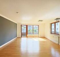Helle 4,5-Zimmer-Wohnung mit großem Balkon - Filderstadt Plattenhardt