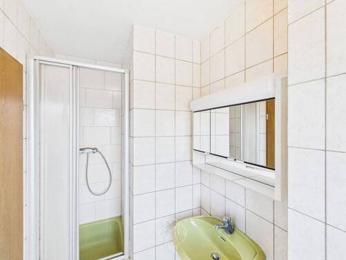 Haus rechts, OG: Duschbad 1 - 