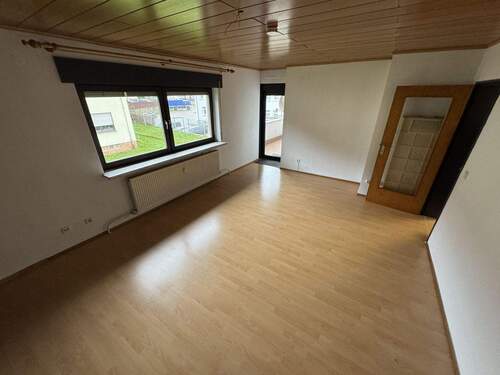 Wohnzimmer - 3 Zimmer Etagenwohnung zur Miete in Saarbrücken