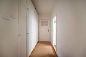 Flur mit Einbauschrank - 