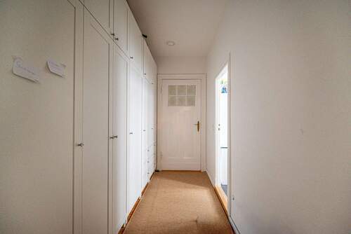 Flur mit Einbauschrank - 