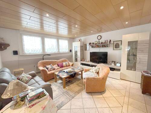Wohnzimmer - 4 Zimmer Etagenwohnung zum Kaufen in Trier / Ehrang