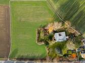 Luftaufnahme gesamtes Grundstück - Einfamilienhaus mit großen Grundstück und traumhaftem Ausblick