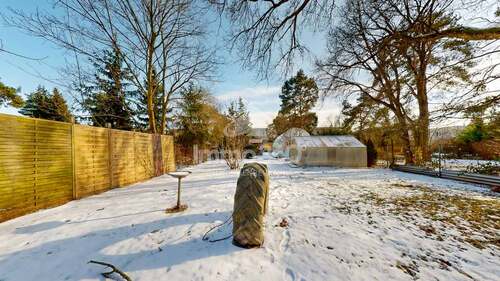 großes Grundstück inkl. Pool & Gartenhäuschen - 