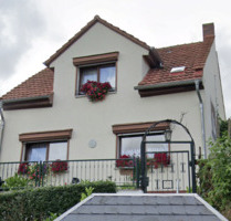 Einfamilienhaus mit separatem Wohnbungalow in Erfurt-Hochheim