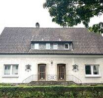 Rarität in Dortmund: Doppelhaus auf ca. 2.500 m² Grundstück im beliebten Dortmunder Osten - Dortmund / Brackel