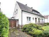 Außenansicht mit Garage und Stellplatz - 1 Zimmer Mehrfamilienhaus, Wohnhaus zum Kaufen in Dortmund / Brackel