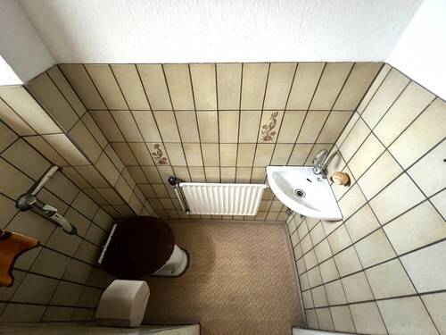 Gäste-WC EG linkes Haus - 