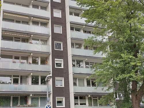Hausansicht - Attraktive 3,5 Zimmer-Eigentumswohnung mit Balkon und Personenaufzug in gepflegten Mehrfamilienhaus