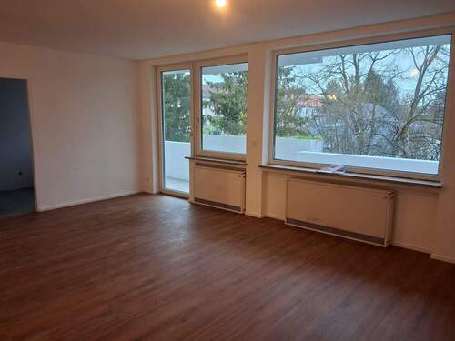 Wohnzimmer - 3 Zimmer Etagenwohnung zur Miete in München