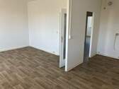 Wohnzimmer. - 3 Zimmer Etagenwohnung zur Miete in Gera