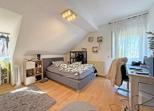 weiteres Schlafzimmer mit Balkonzugang - 