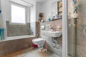 BADEZIMMER MIT TAGESLICHT - 